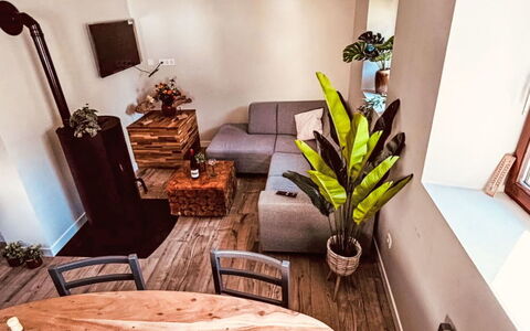 Eifelhuis im Salmtal: Meubilair, Interieur Ontwerp, Flooring, Hout, Bankstel, Verdieping, Woonkamer, Kamer, Tafel, Huis