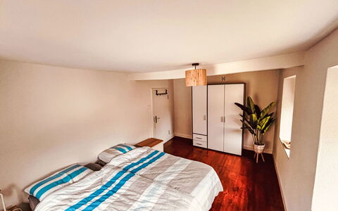 Eifelhuis im Salmtal: Meubilair, Interieur Ontwerp, Bed, Verdieping, Flooring, Muur, Slaapkamer, Kamer, Hout, Plafond