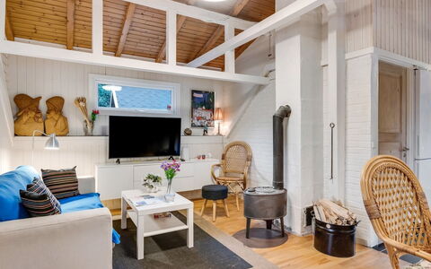 Unto - 6Km from the Sea: Meubilair, Interieur Ontwerp, Flooring, Verdieping, Hout, Houten Vloer, Plafond, Bankstel, Kamer, Woonkamer