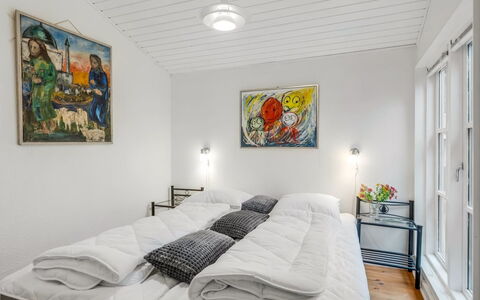 Unto - 6Km from the Sea: Interieur Ontwerp, Slaapkamer, Plafond, Bed, Verdieping, Flooring, Bedding, Laken, Huis, Meubilair