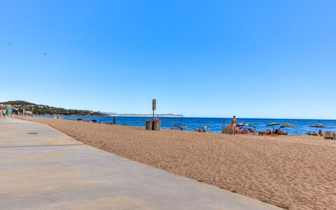 Cannes: Blauw, Strand, Natuurlijke Omgeving, Horizon, Zomer, Kust, Zand, Zee, Kust En Oceanic Landvormen, Kust