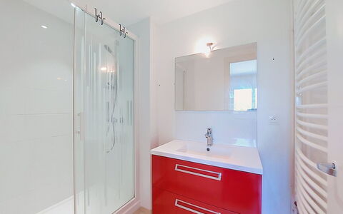 Metadier: Flooring, Interieur Ontwerp, Verdieping, Loodgieterswerkinrichting, Badkamer, Badkamerkast, Loodgieter, Wastafel In De Badkamer, Plafond, Deur