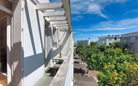 Metadier: Dag, Muur, Woongebied, Appartement, Stedelijk Ontwerp, Samengesteld Materiaal, Balkon, Condominium, Beton, Daylighting