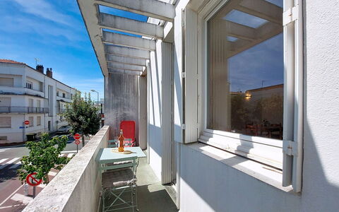 Metadier: Appartement, Balkon, Beton, Daylighting, Verf, Gips, Aluminium