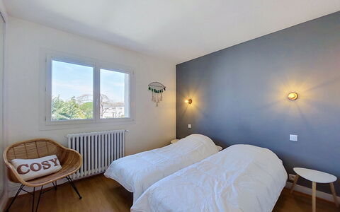 Metadier: Slaapkamer, Muur, Interieur Ontwerp, Bed, Hout, Plafond, Laken, Bedding, Meubilair, Kamer