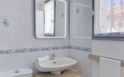 Les Dunes: Loodgieterswerkinrichting, Wastafel, Wastafel In De Badkamer, Badkamer, Kraan, Loodgieter, Tegel, Porselein, Ceramic, Spiegel