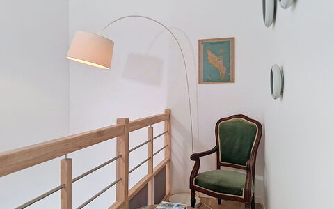 Les Bains D'Oléron 1: Meubilair, Interieur Ontwerp, Muur, Flooring, Hout, Verdieping, Woonkamer, Bankstel, Kamer, Verlichting