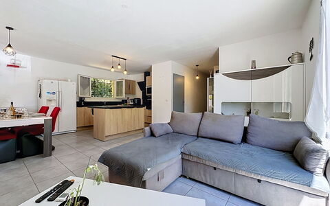 Villa des Amoureux: Meubilair, Interieur Ontwerp, Bankstel, Flooring, Verdieping, Woonkamer, Plafond, Kamer, Appartement