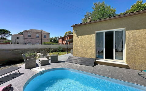 Villa des Amoureux: Blauw, Zwembad, Woongebied, Samengesteld Materiaal, Toevlucht, Landgoed, Buitenmeubels, Schaduw, Villa, Eco Hotel