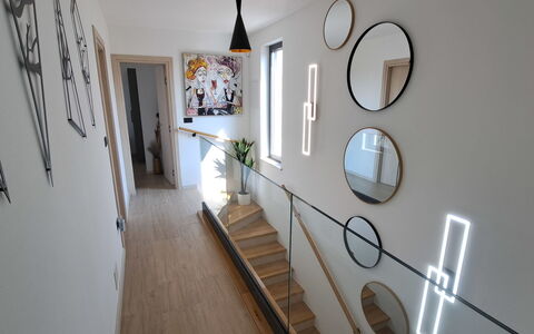 Val: Interieur Ontwerp, Meubilair, Hout, Flooring, Plafond, Verdieping, Kamer, Verlichting, Appartement, Tafel