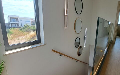 Val: Interieur Ontwerp, Meubilair, Hout, Flooring, Plafond, Verdieping, Kamer, Verlichting, Appartement, Tafel