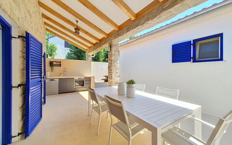 Villa Mm Stankovci: Interieur Ontwerp, Meubilair, Hout, Flooring, Plafond, Verdieping, Kamer, Verlichting, Appartement, Tafel