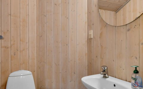 Ljubinko - 300M from the Sea: Muur, Hout, Flooring, Verdieping, Interieur Ontwerp, Loodgieterswerkinrichting, Badkamer, Kamer, Plank, Hardwood