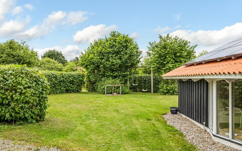 Ljubinko - 300M from the Sea: Gras, Struik, Tuin, Dak, Huis, Land Lot, Huis, Gazon, Groundcover