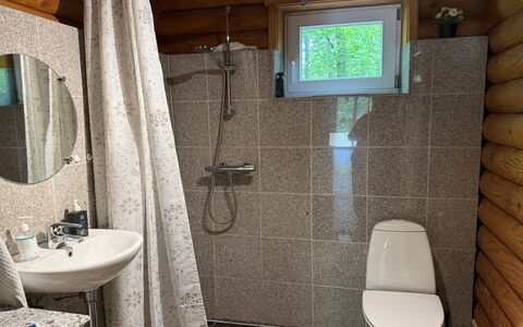 Unelma - from the Sea: Hout, Flooring, Loodgieterswerkinrichting, Verdieping, Interieur Ontwerp, Wc Bril, Badkamer, Toilet, Wastafel In De Badkamer, Loodgieter