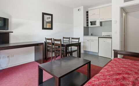 Grasse 623: Verdieping, Flooring, Interieur Ontwerp, Kamer, Appartement, Plafond, Meubilair, Bed, Ontwerp