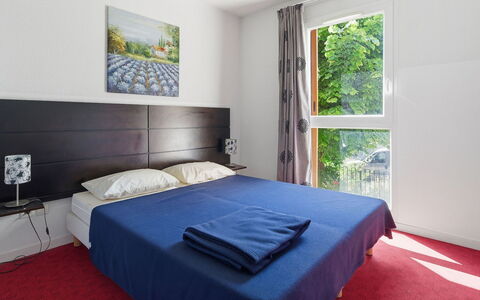 Grasse 623: Meubilair, Interieur Ontwerp, Kamer, Appartement, Bed, Slaapkamer, Hoofdkussen, Beits, Hotel, Stoel