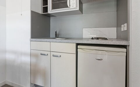 Grasse 623: Interieur Ontwerp, Flooring, Verdieping, Cabinetry, Countertop, Huis, Kamer, Keuken, Major Appliance, Appartement