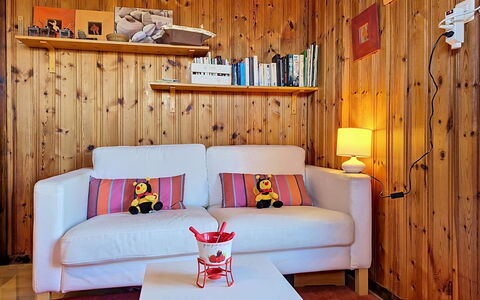 Balcon du Ciel 1: Meubilair, Interieur Ontwerp, Muur, Flooring, Hout, Verdieping, Kamer, Verlichting, Woonkamer, Bankstel