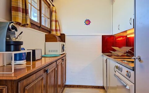 Balcon du Ciel 1: Hout, Interieur Ontwerp, Flooring, Keuken, Verdieping, Countertop, Kamer, Cabinetry, Major Appliance, Meubilair