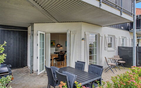 Elvira - 300M from the Sea: Blauw, Woongebied, Appartement, Condominium, Toevlucht, Balkon, Landgoed, Gazon, Zwembad, Hotel