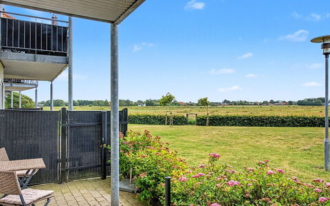 Elvira - 300M from the Sea: Blauw, Woongebied, Appartement, Condominium, Toevlucht, Balkon, Landgoed, Gazon, Zwembad, Hotel
