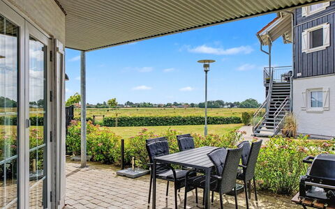 Elvira - 300M from the Sea: Blauw, Woongebied, Appartement, Condominium, Toevlucht, Balkon, Landgoed, Gazon, Zwembad, Hotel