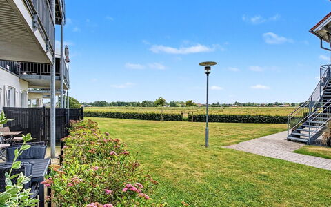 Elvira - 300M from the Sea: Blauw, Woongebied, Appartement, Condominium, Toevlucht, Balkon, Landgoed, Gazon, Zwembad, Hotel