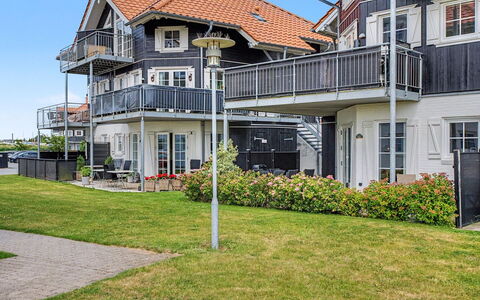 Elvira - 300M from the Sea: Blauw, Woongebied, Appartement, Condominium, Toevlucht, Balkon, Landgoed, Gazon, Zwembad, Hotel