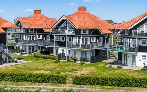 Elvira - 300M from the Sea: Blauw, Woongebied, Appartement, Condominium, Toevlucht, Balkon, Landgoed, Gazon, Zwembad, Hotel