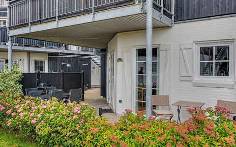 Elvira - 300M from the Sea: Blauw, Woongebied, Appartement, Condominium, Toevlucht, Balkon, Landgoed, Gazon, Zwembad, Hotel