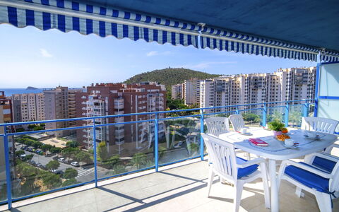 Cala del Vent: Bergketen, Balkon, Bergdorp