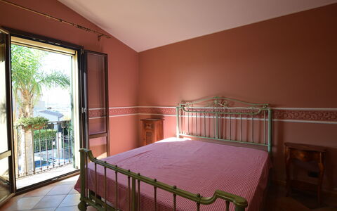 La Villa di Giusy: Meubilair, Interieur Ontwerp, Slaapkamer, Verdieping, Bed, Huis, Kamer, Bed Frame, Laken, Bedding