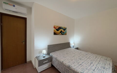 Casale Nardi: Bed, Meubilair, Interieur Ontwerp, Bedding, Verdieping, Slaapkamer, Flooring, Laken, Kamer, Muur
