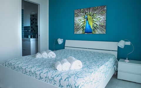 A Casa di Gio: Meubilair, Blauw, Interieur Ontwerp, Bed, Slaapkamer, Muur, Verdieping, Flooring, Bedding, Laken