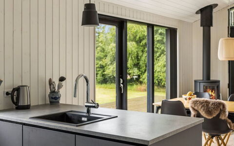 Pertti - 750M from the Sea: Hout, Countertop, Keuken, Flooring, Meubilair, Interieur Ontwerp, Verdieping, Houten Vloer, Toestel Van De Keuken, Huis