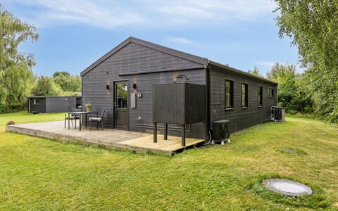 Pertti - 750M from the Sea: Huis, Verblijf, Deur, Siding, Gazon, Landgoed, Werf, Tuin, Boerderij, Garden Gebouwen