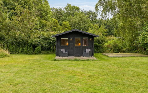 Pertti - 750M from the Sea: Schuur, Garden Gebouwen, Verblijf, Blokhut, Tuin, Gazon, Werf, Park, Siding, Backyard