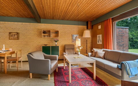 Milly - 500M to the Fjord: Meubilair, Interieur Ontwerp, Flooring, Hout, Plafond, Verdieping, Bankstel, Tafel, Woonkamer, Stoel