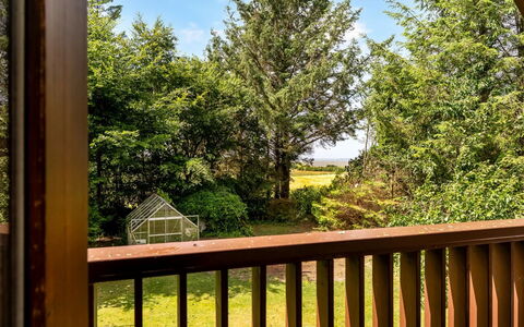 Milly - 500M to the Fjord: Hout, Beits, Tuin, Hardwood, Schaduw, Landscaping, Backyard, Werf, Eco Hotel, Baluster