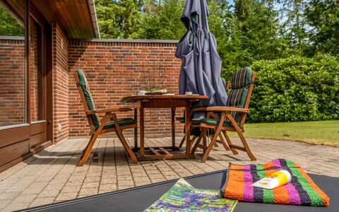 Milly - 500M to the Fjord: Meubilair, Hout, Buitenmeubels, Stoel, Tafel, Buitentafel, Beits, Tuin, Schaduw, Hardwood