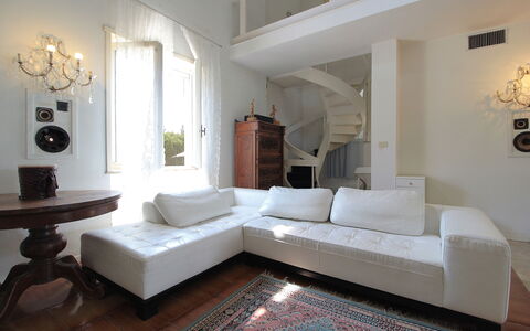 Villa Eva: Meubilair, Interieur Ontwerp, Flooring, Bankstel, Verdieping, Muur, Hout, Woonkamer, Houten Vloer, Kamer