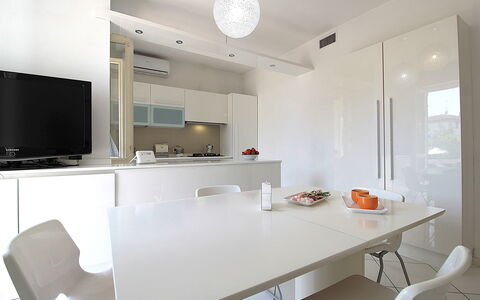Villa Eva: Meubilair, Interieur Ontwerp, Muur, Flooring, Keuken, Plafond, Toestel Van De Keuken, Countertop, Verlichting, Lichte Inrichting