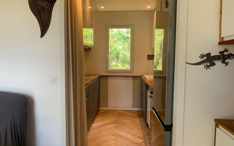 Allée des Dunes: Flooring, Interieur Ontwerp, Hout, Verdieping, Countertop, Plafond, Meubilair, Verlichting, Kamer, Keuken