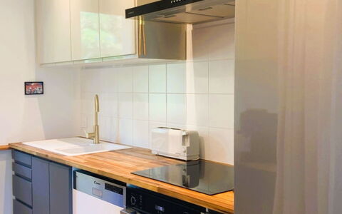 Allée des Dunes: Toestel Van De Keuken, Keuken, Countertop, Major Appliance, Cabinetry, Flooring, Interieur Ontwerp, Huishoudapparatuur, Hout, Meubilair