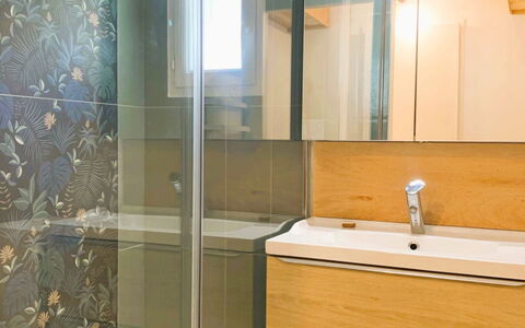Allée des Dunes: Flooring, Wastafel In De Badkamer, Loodgieterswerkinrichting, Badkamer, Verdieping, Badkamerkast, Interieur Ontwerp, Wastafel, Loodgieter, Spiegel