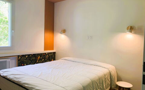 Allée des Dunes: Interieur Ontwerp, Muur, Slaapkamer, Bed, Hout, Laken, Plafond, Bedding, Flooring, Verdieping