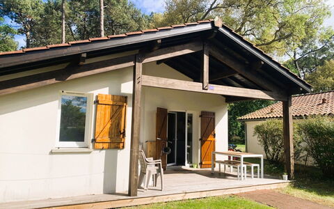 Allée des Dunes: Hout, Huis, Verblijf, Deur, Huis, Dak, Veranda, Garden Gebouwen, Landgoed, Schaduw