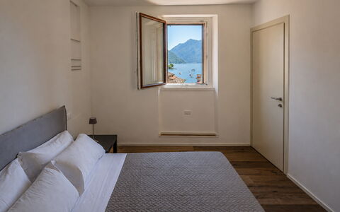 Next Comacina, Lago di Como: Muur, Flooring, Interieur Ontwerp, Slaapkamer, Hout, Verdieping, Meubilair, Bed, Kamer, Laken
