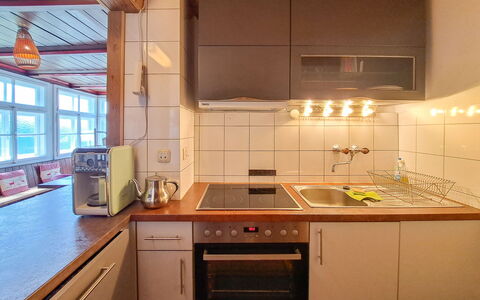 Grafenast: Keuken, Toestel Van De Keuken, Countertop, Major Appliance, Gootsteen, Cabinetry, Flooring, Hout, Interieur Ontwerp, Wastafel